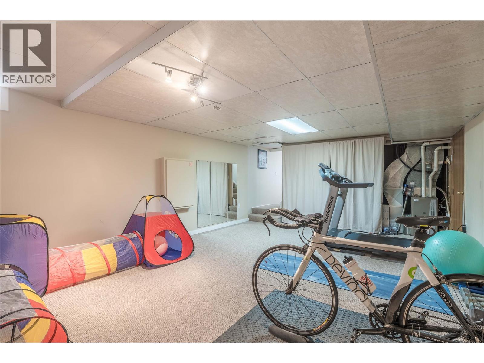 2513 Juniper Street, Summerland