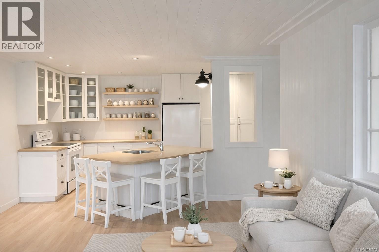 114 2100 Granite Street, Oak Bay