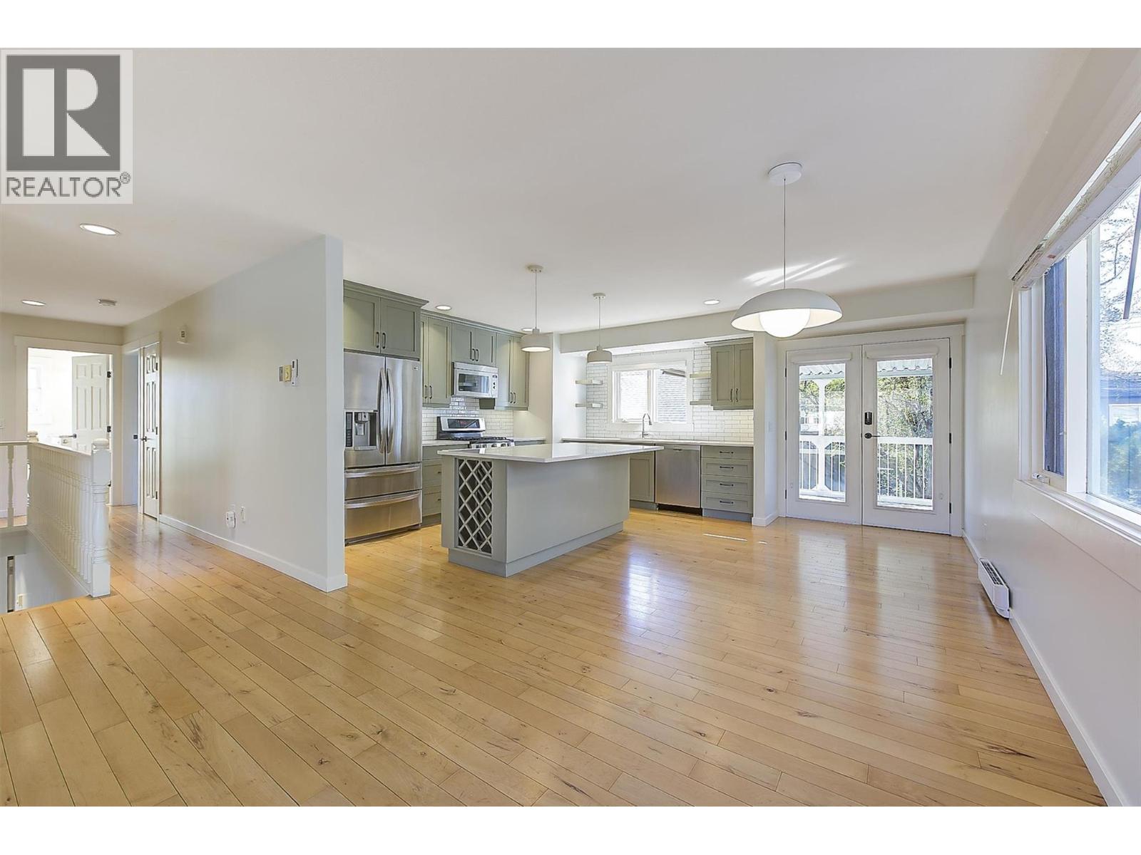 645 Francis Avenue, Kelowna