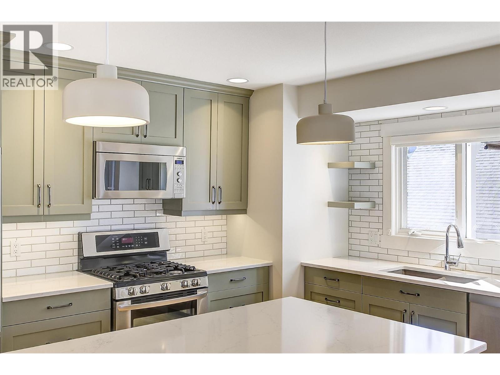 645 Francis Avenue, Kelowna