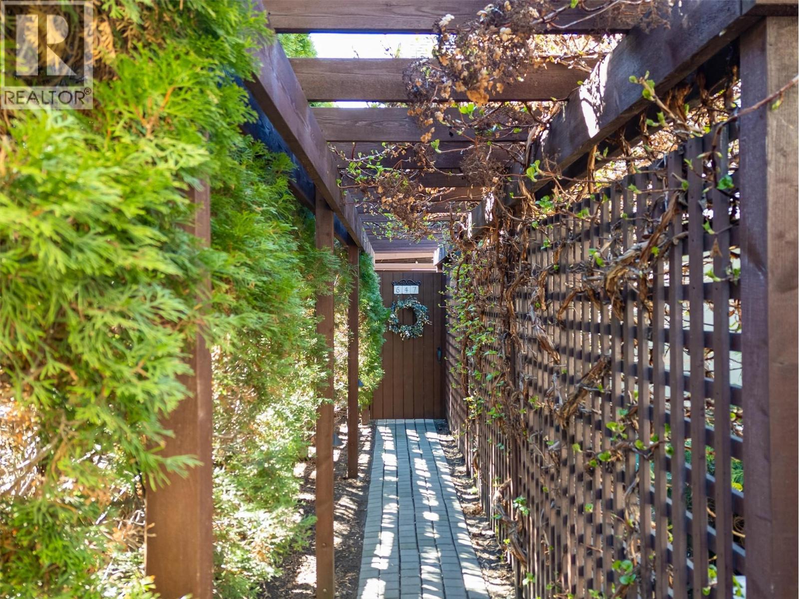 645 Francis Avenue, Kelowna