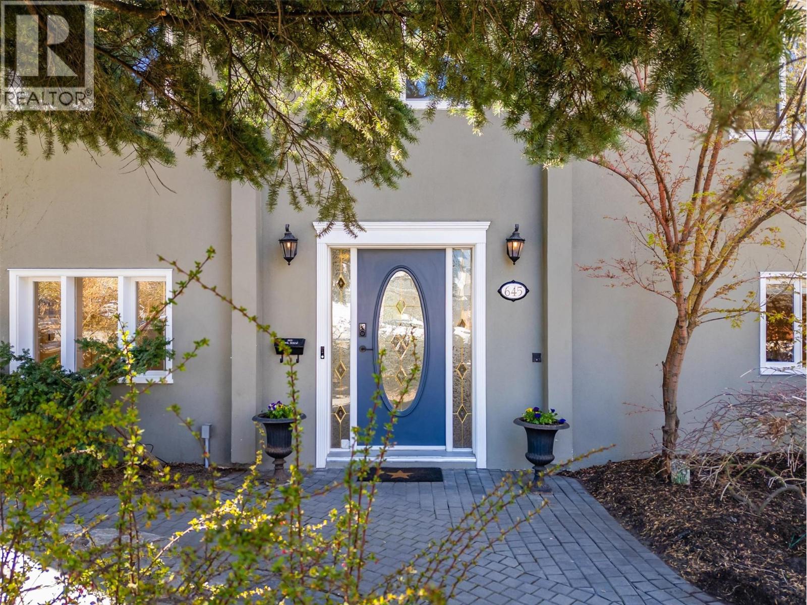 645 Francis Avenue, Kelowna