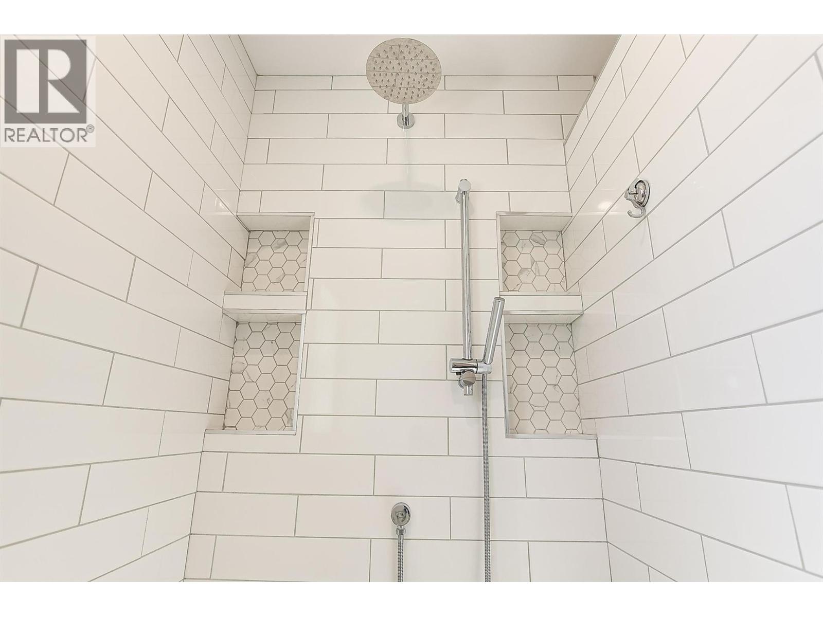 645 Francis Avenue, Kelowna