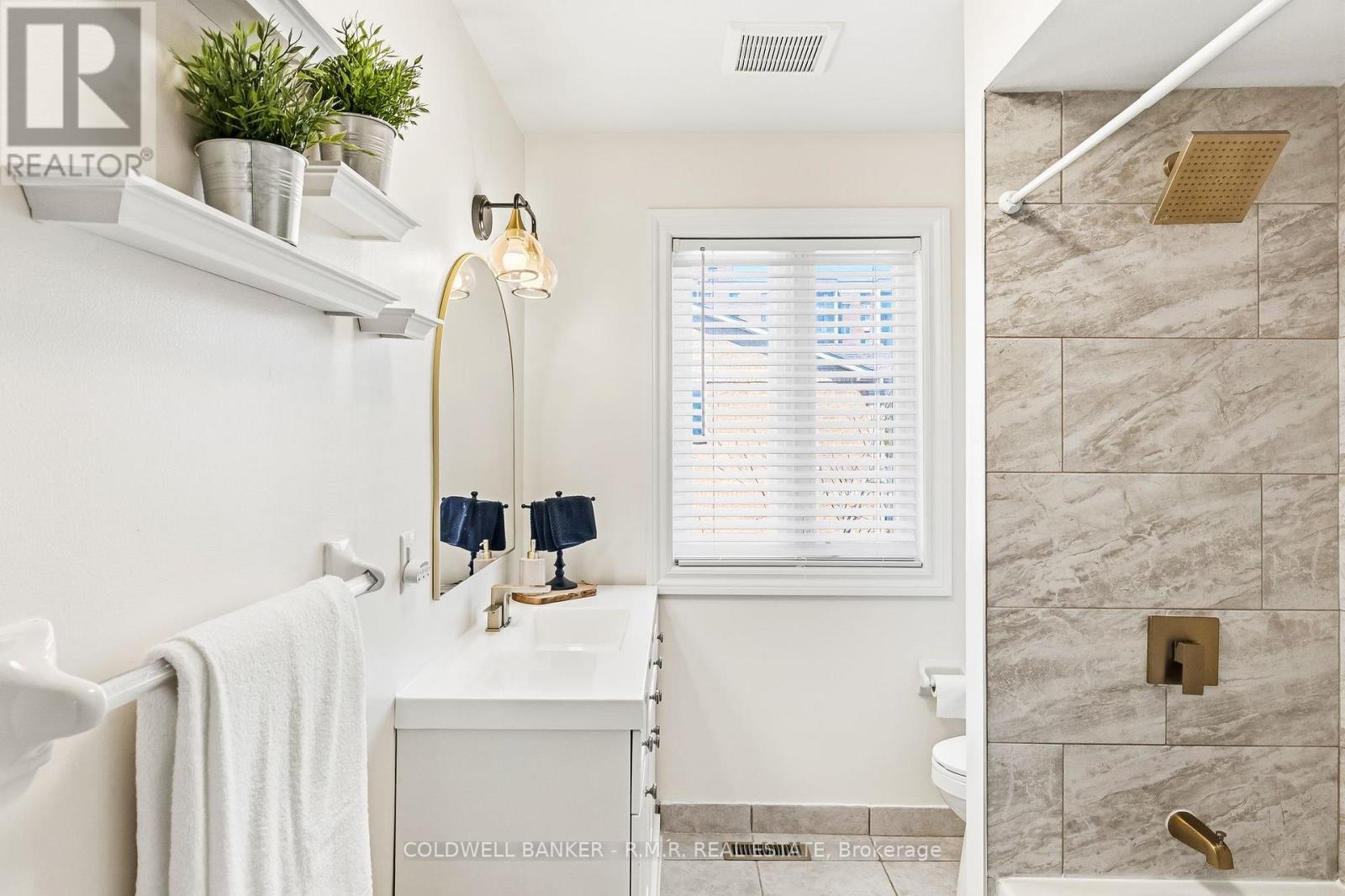 #12 811 WILSON ROAD N - 32