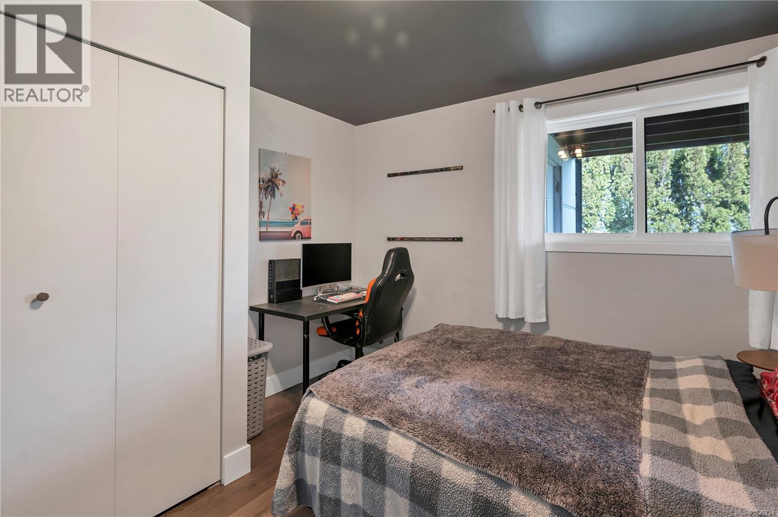 241 Alder St S - 43