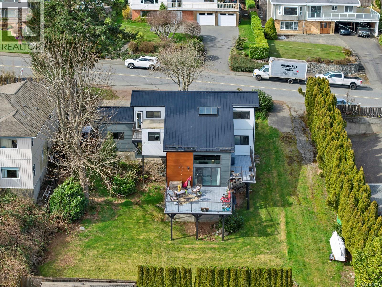 241 Alder St S - 4