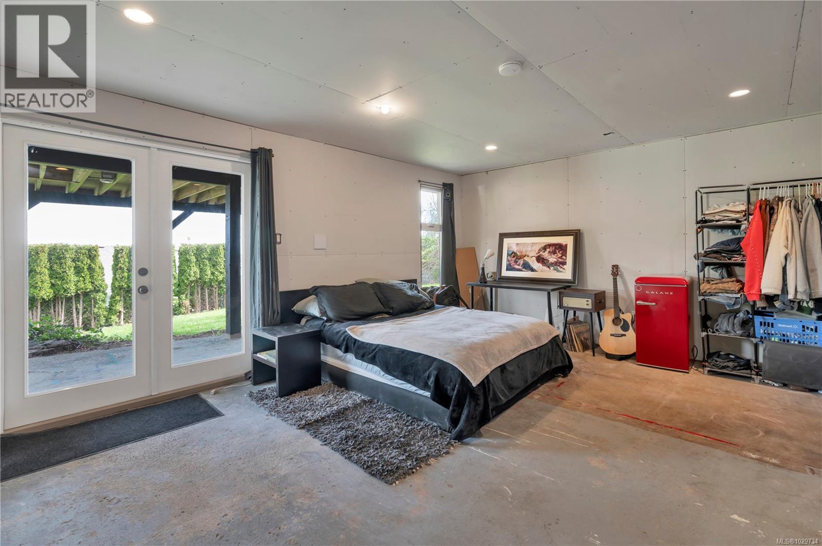 241 Alder St S - 57