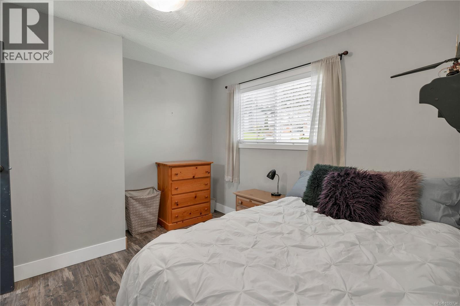 241 Alder St S - 36