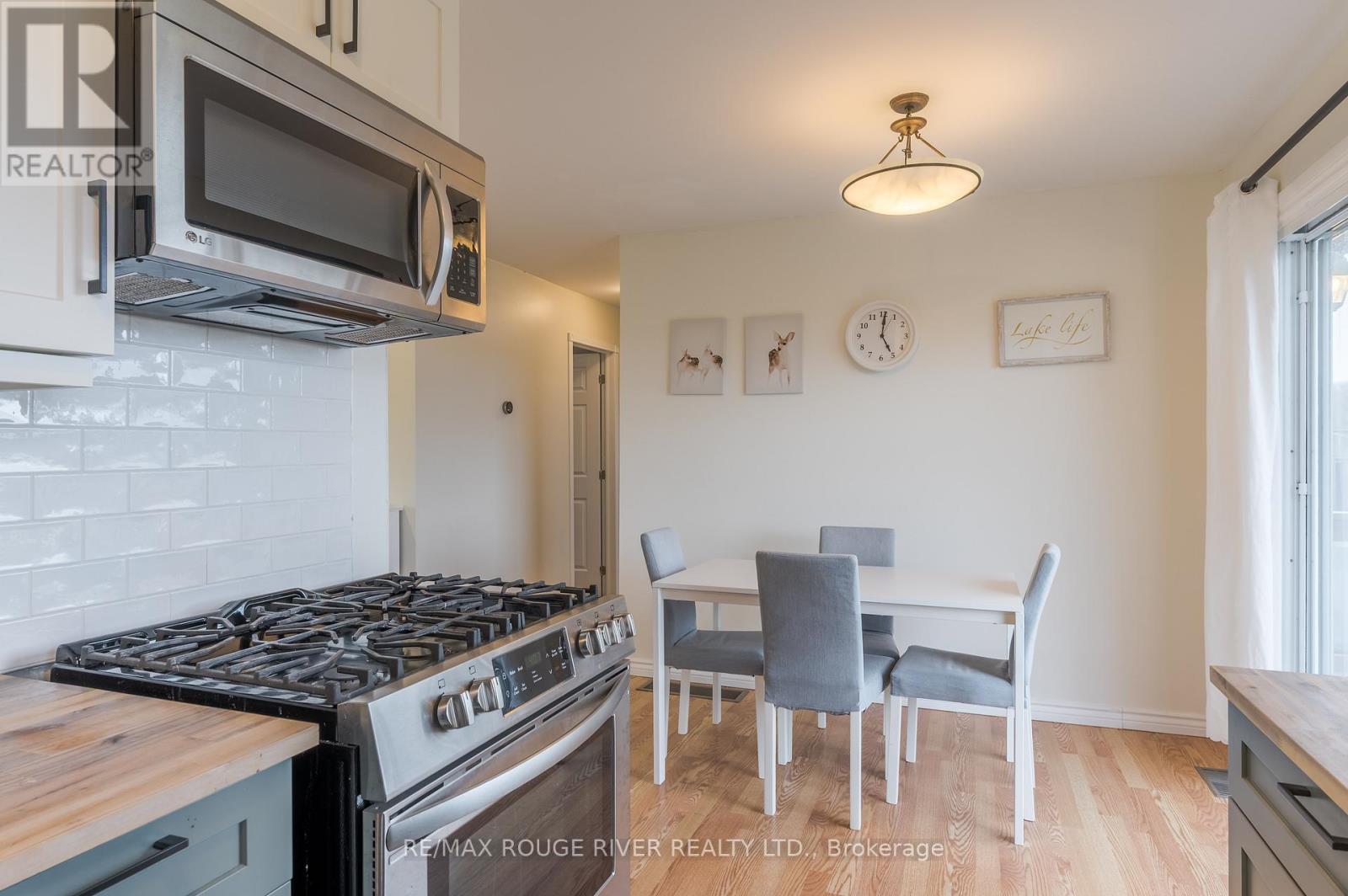 39 BAY ST STREET W - 15