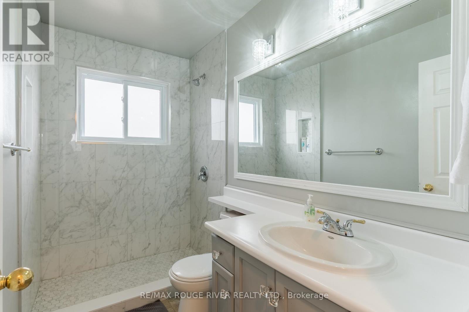 39 BAY ST STREET W - 23
