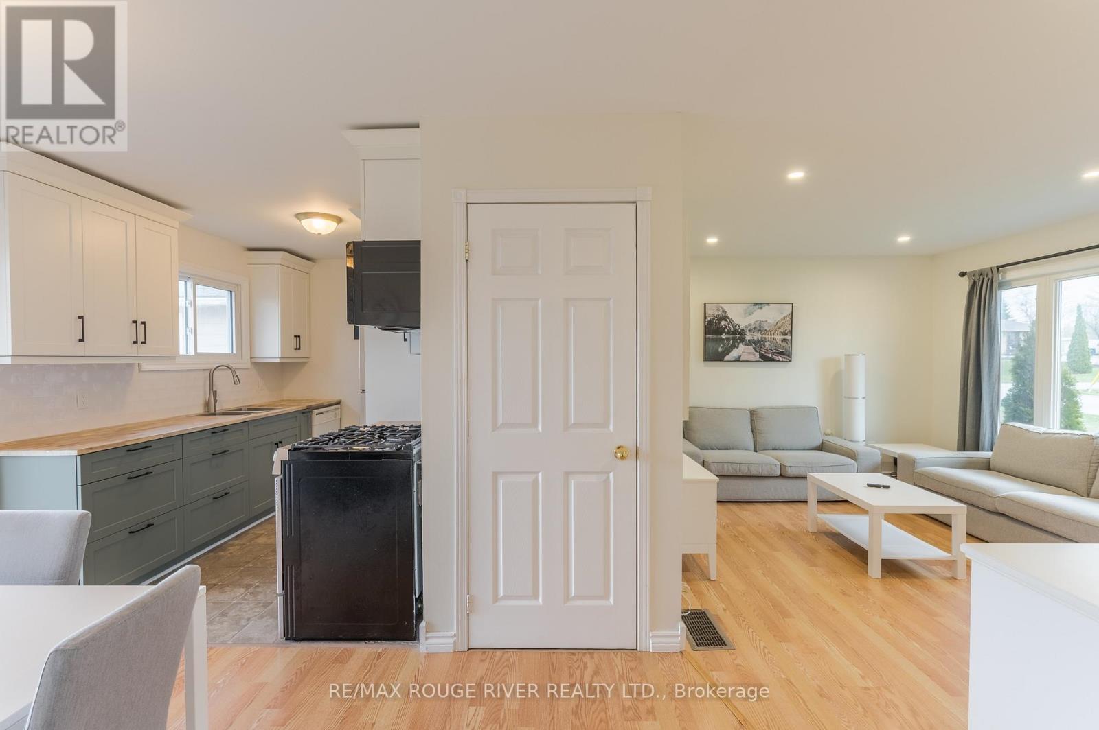 39 BAY ST STREET W - 25