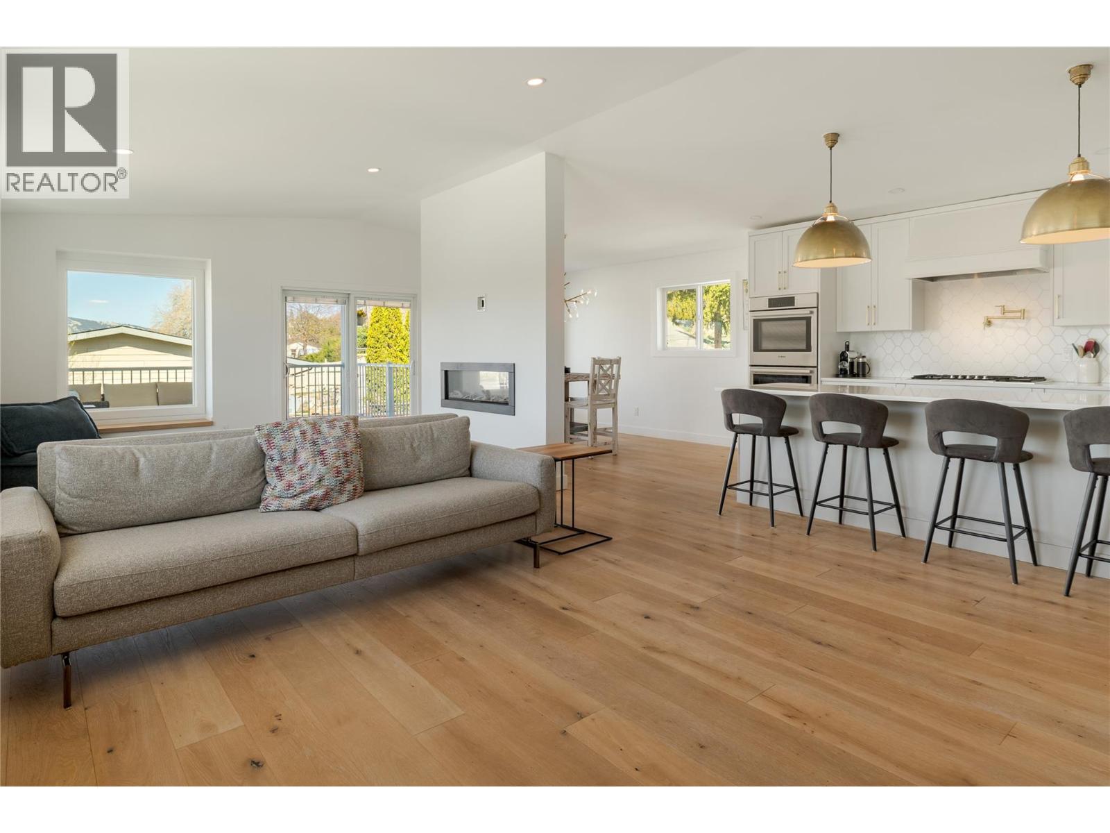 10942 Russell Road, Lake Country