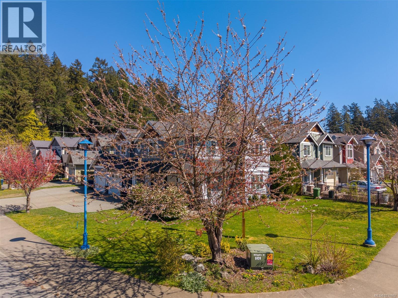  2798 Lakeshore Place, Langford