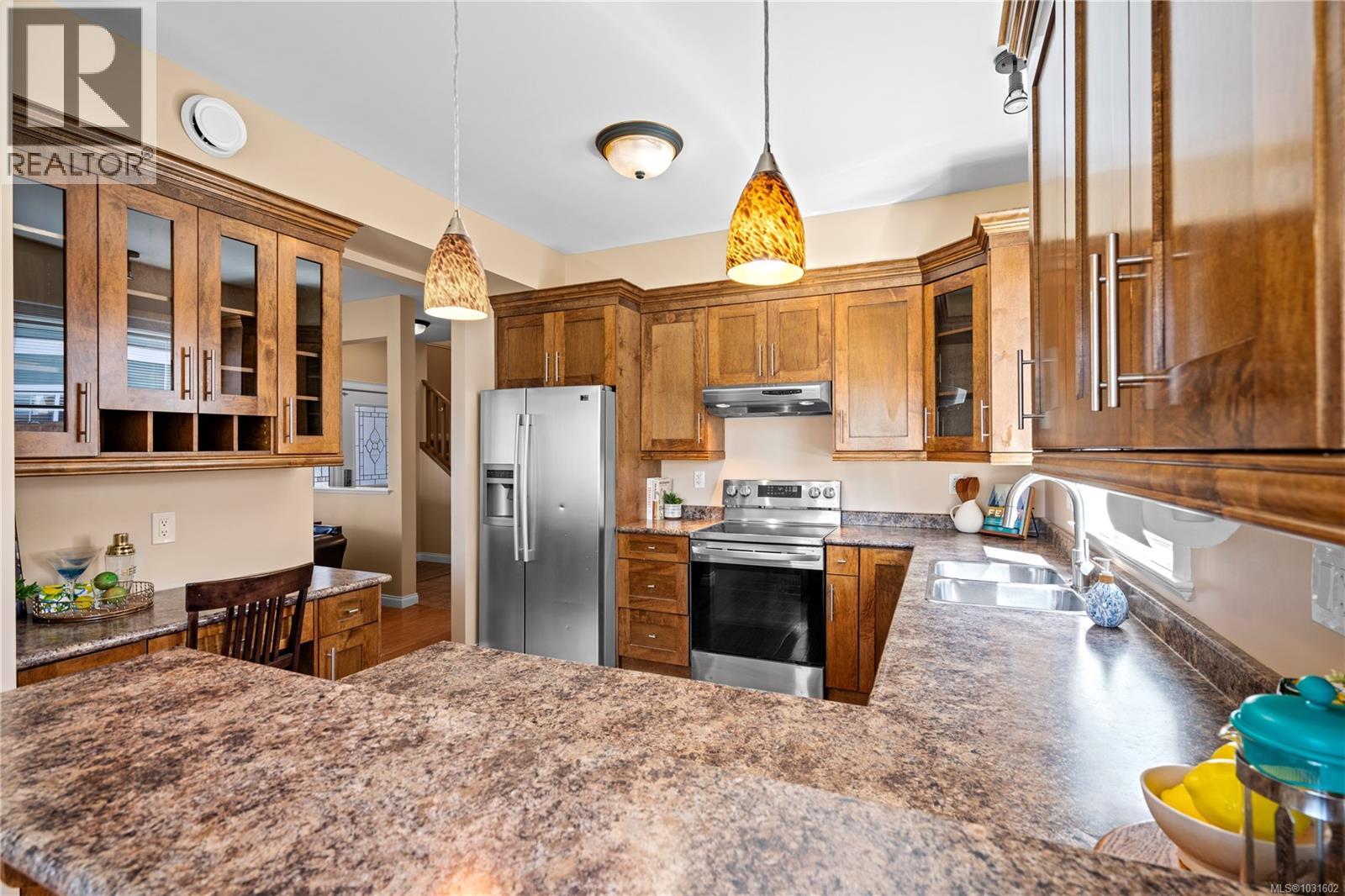  2798 Lakeshore Place, Langford