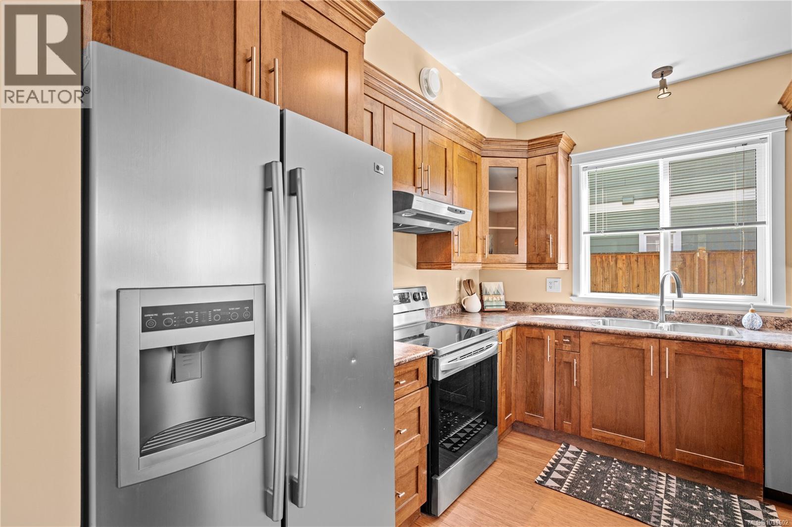  2798 Lakeshore Place, Langford