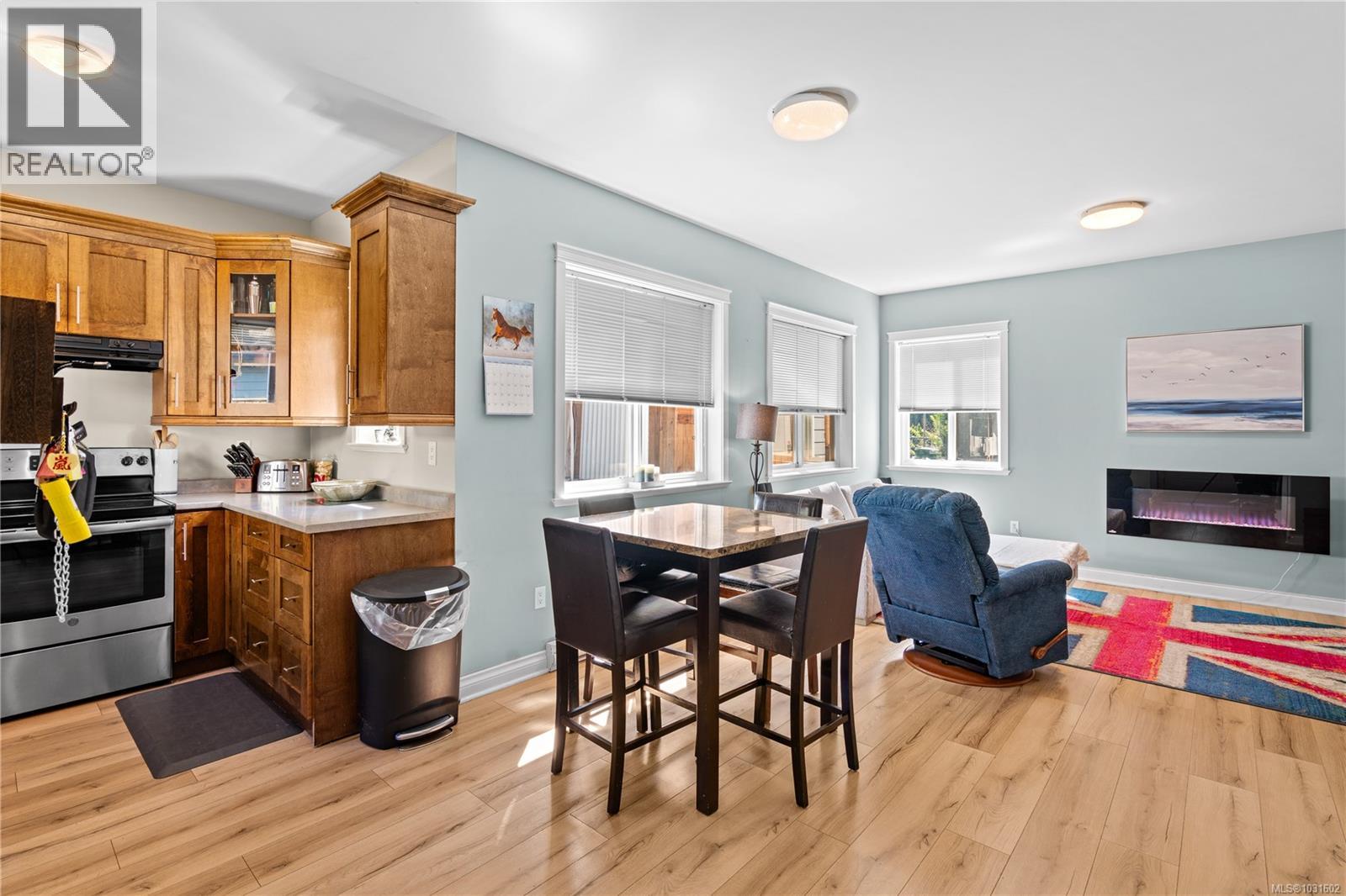  2798 Lakeshore Place, Langford