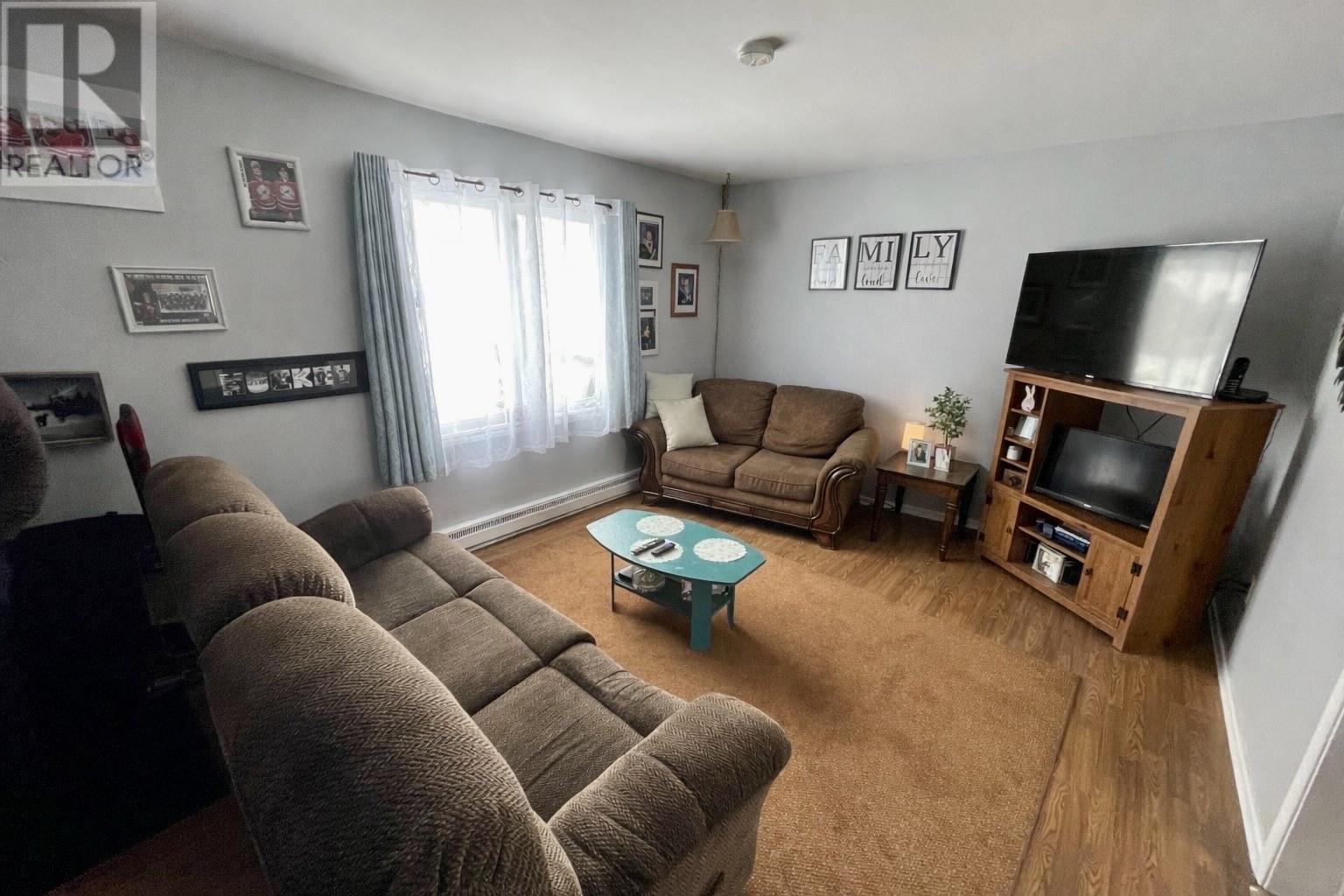 44 Adams Avenue — photo 3