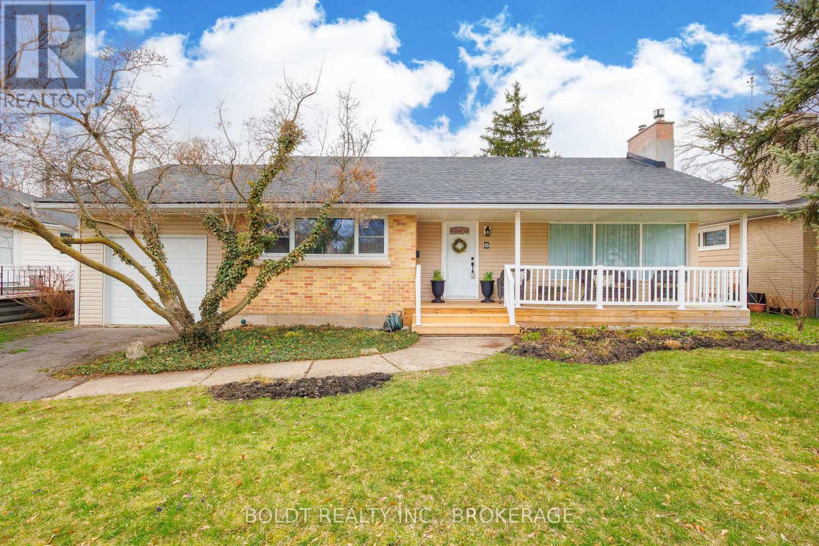 6 MOUNTAINVIEW DRIVE - 1