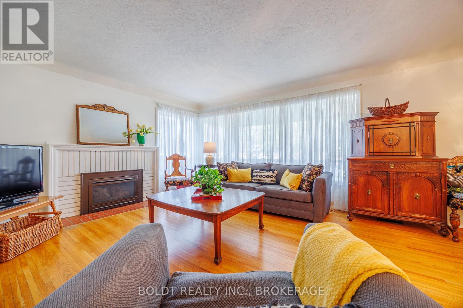 6 MOUNTAINVIEW DRIVE - 5
