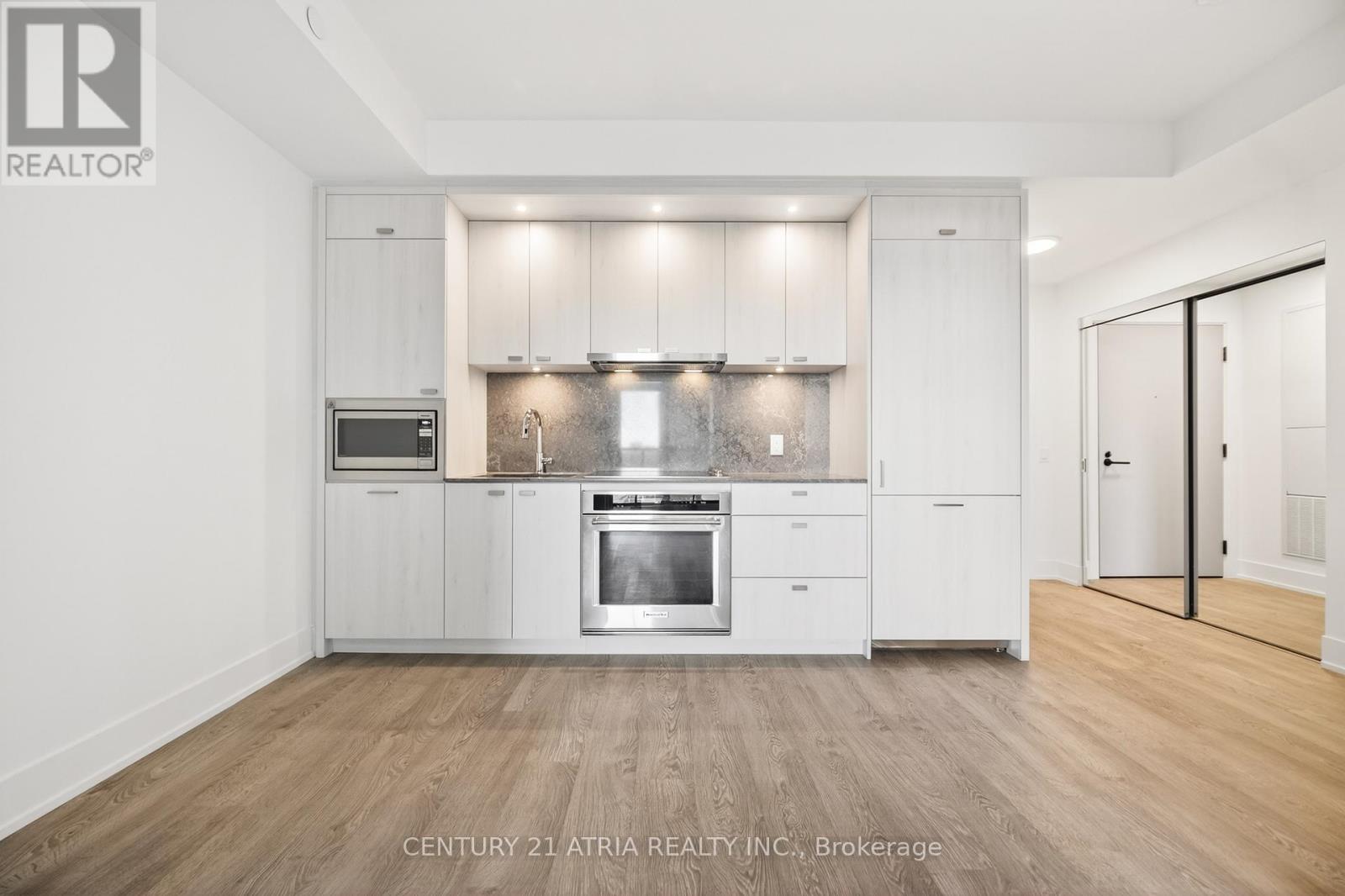 532 - 858 DUPONT STREET