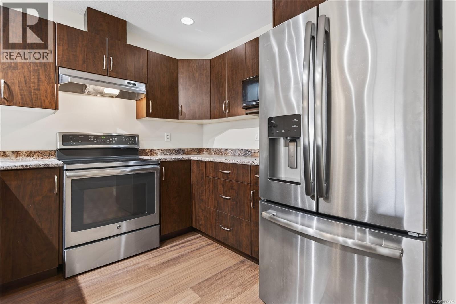 #8 3400 CONISTON CRES - 10