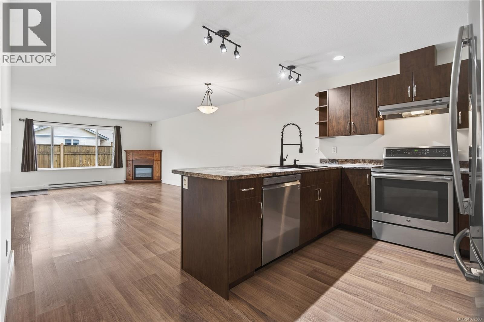 #8 3400 CONISTON CRES - 7