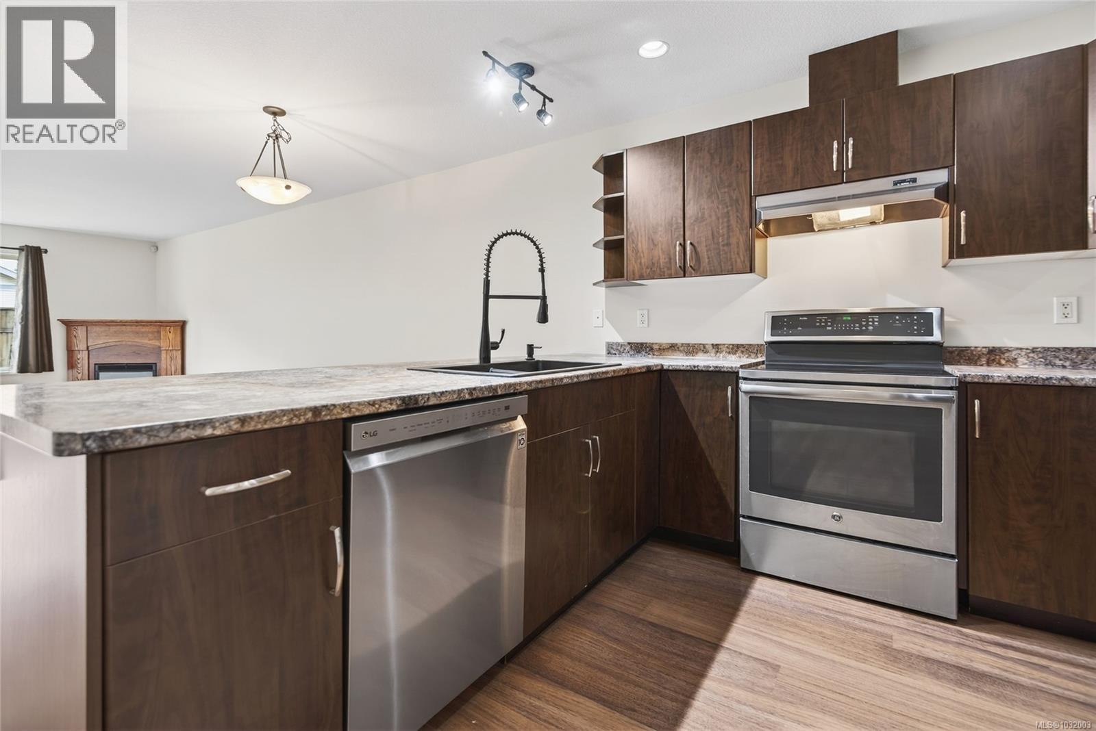 #8 3400 CONISTON CRES - 9