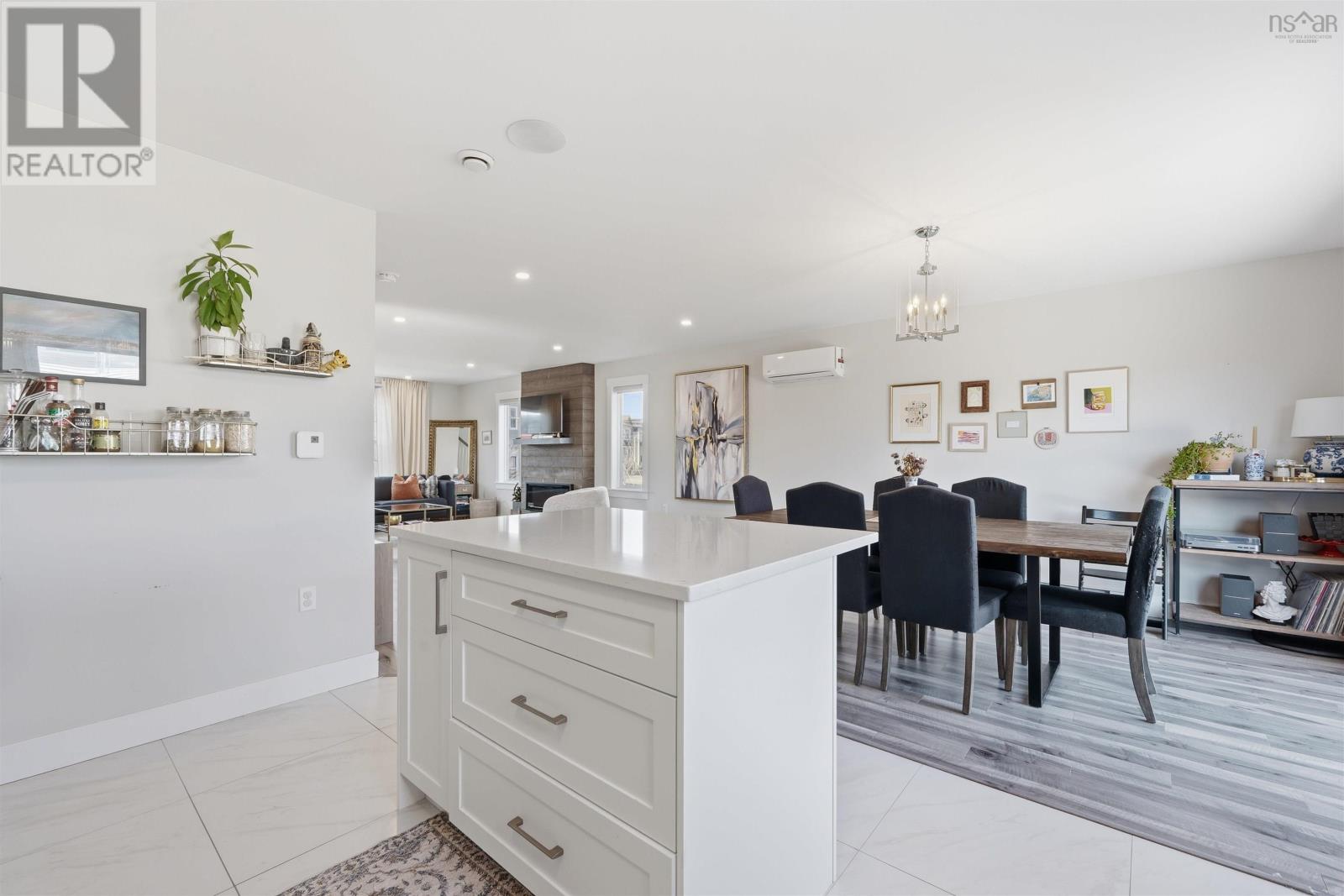 Property 17 of 50 of 122 Onyx Crescent