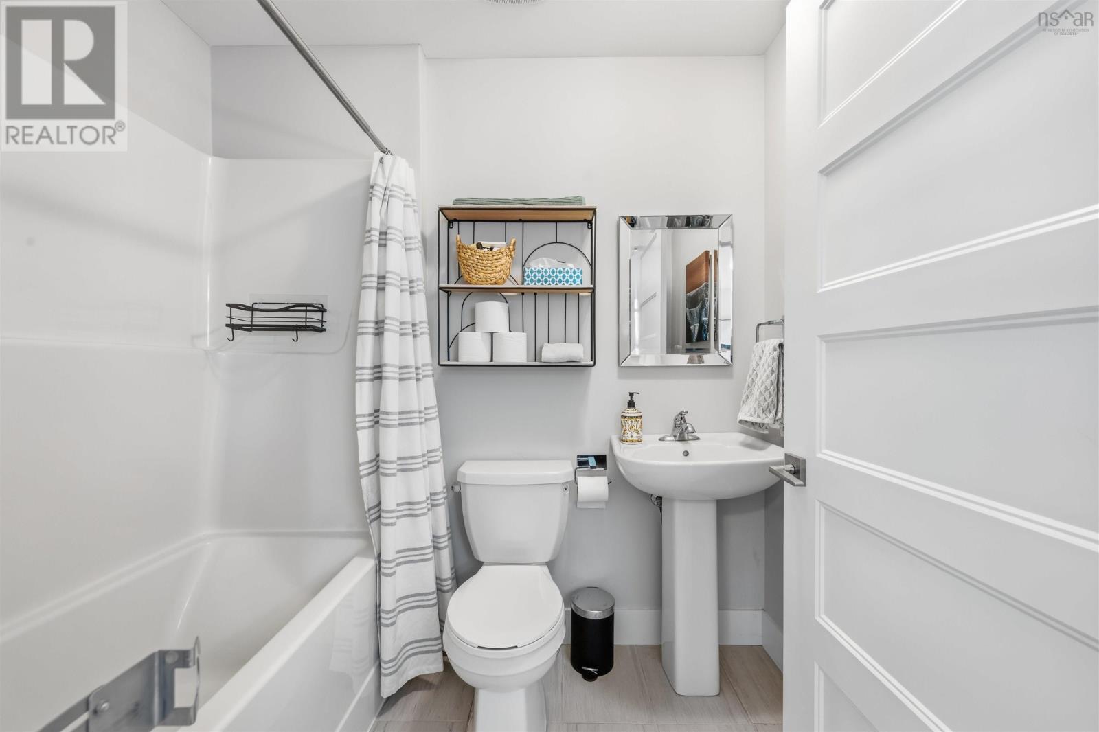 Property 35 of 50 of 122 Onyx Crescent