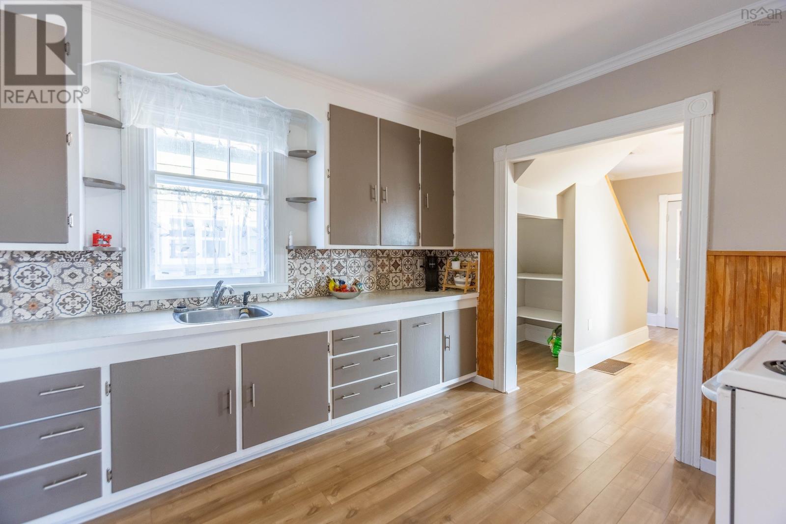 Property 11 of 39 of 103 Hickman Street