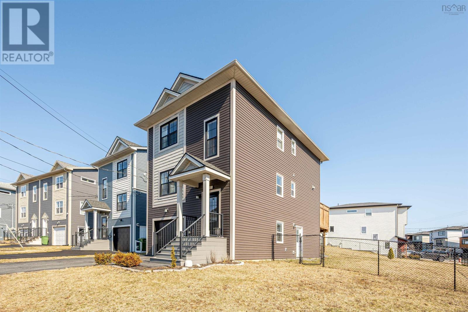 Property 3 of 50 of 122 Onyx Crescent