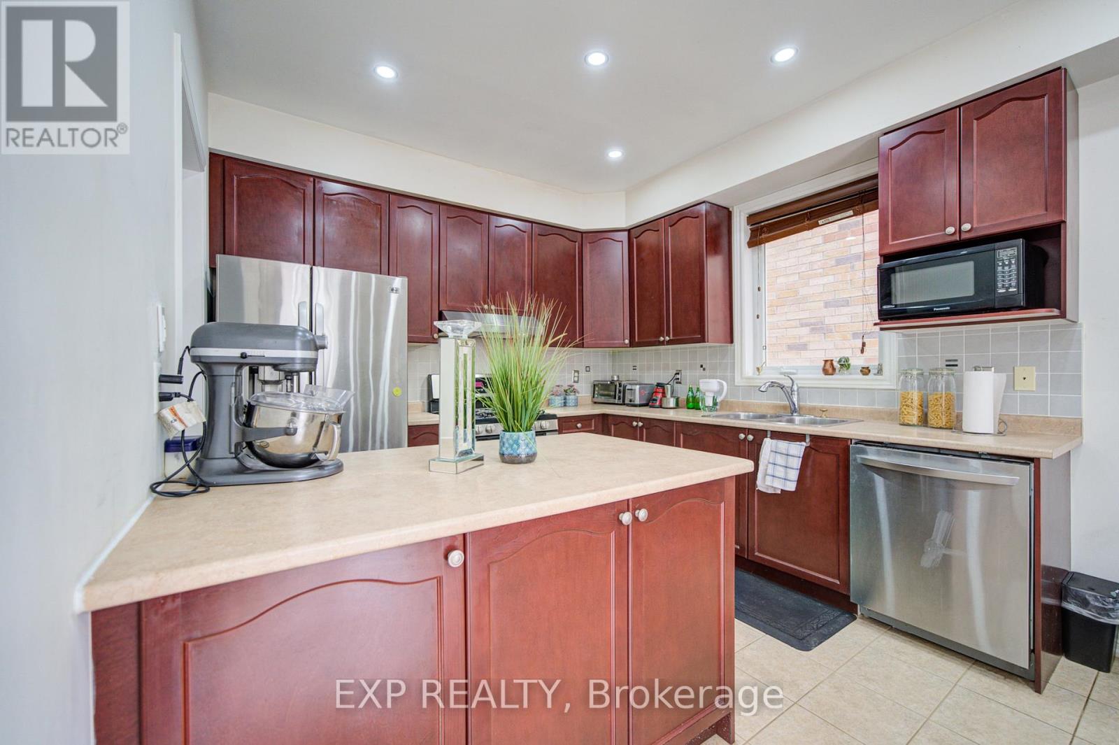 20 EVERETT STREET - 13