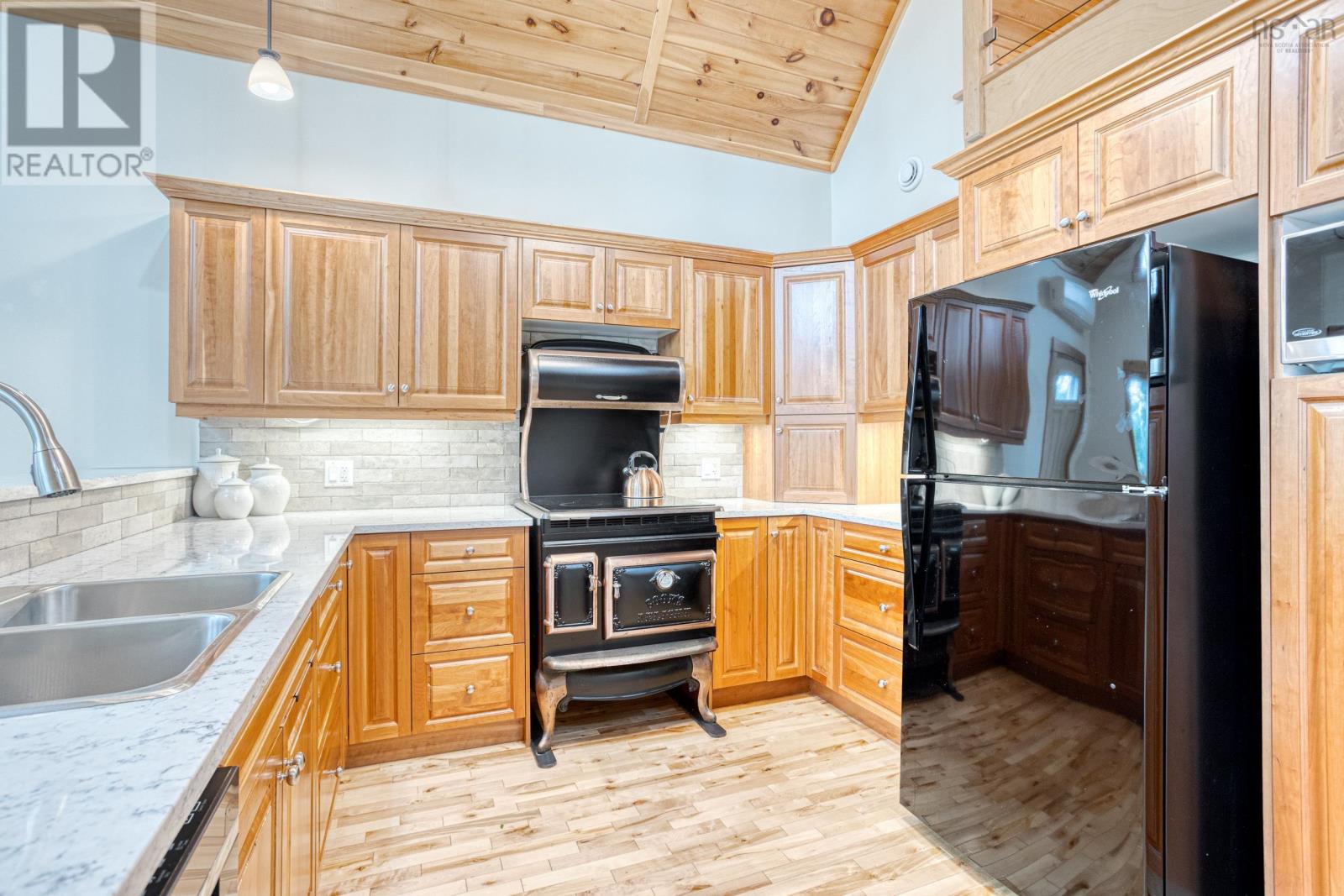 Property 11 of 40 of 33 Eastern Point Lane