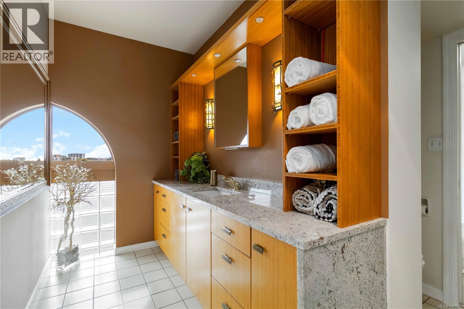 1000 630 Montreal Street, Victoria