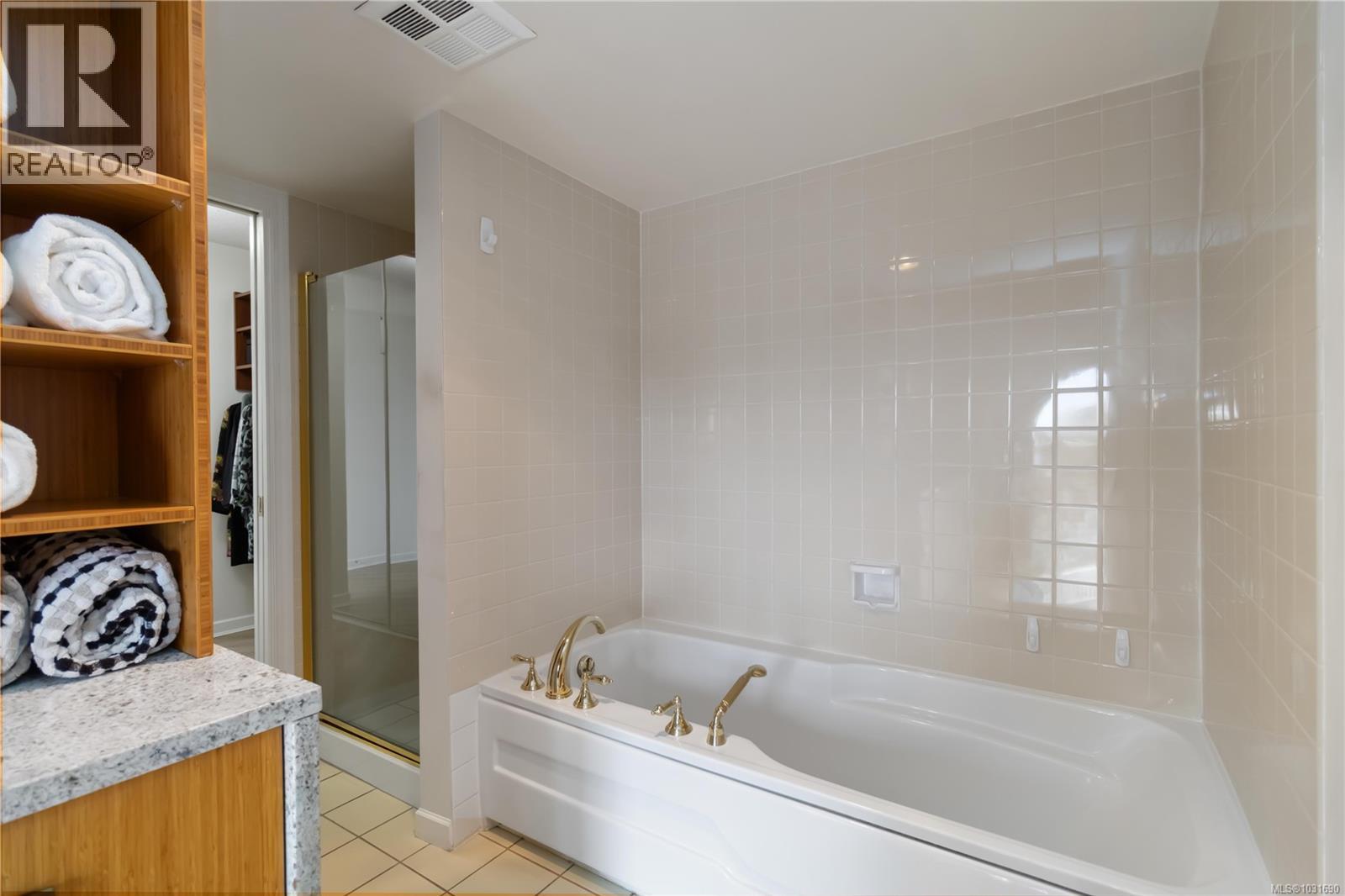 1000 630 Montreal Street, Victoria