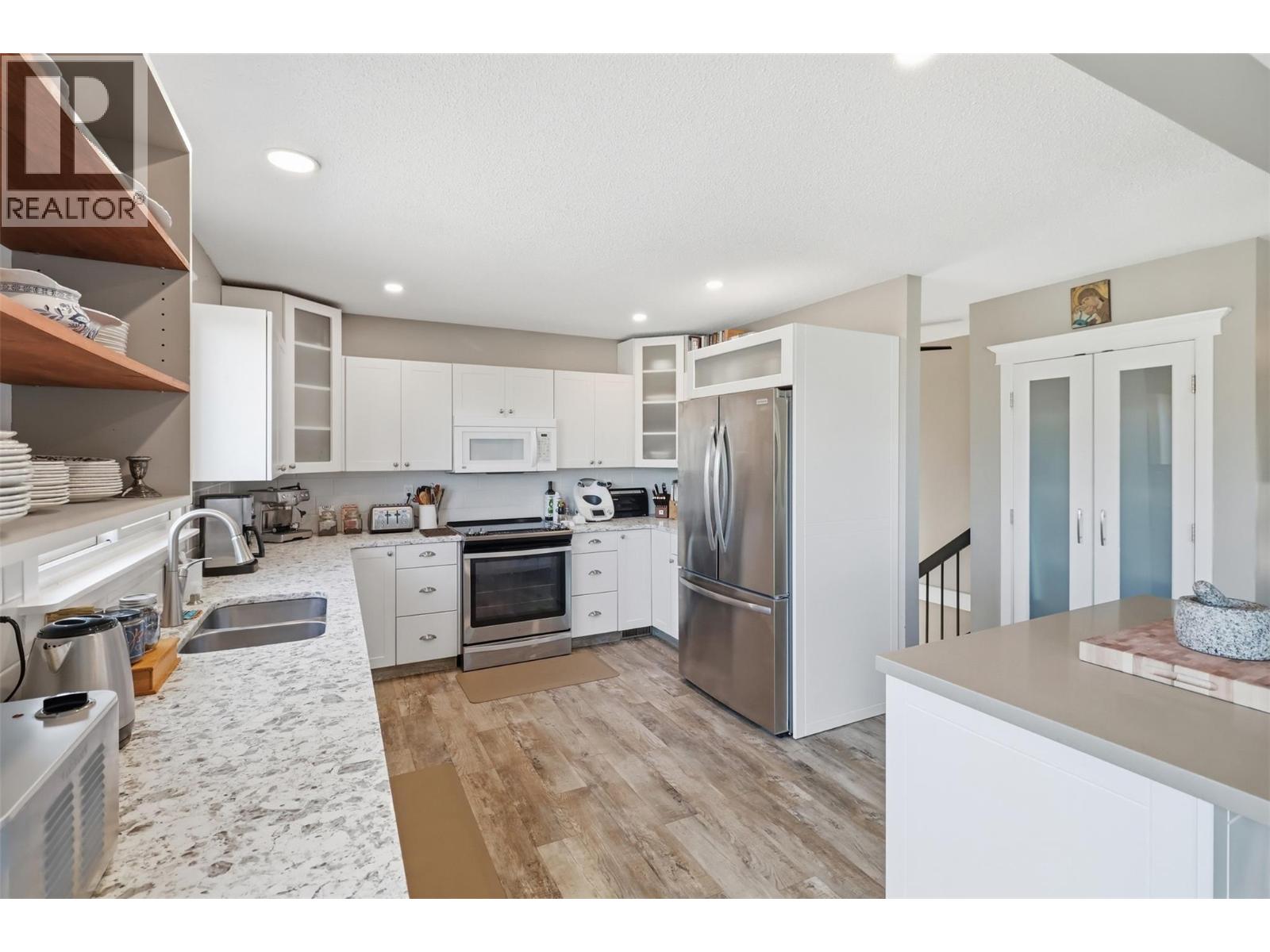 2266 Omineca Drive - 16
