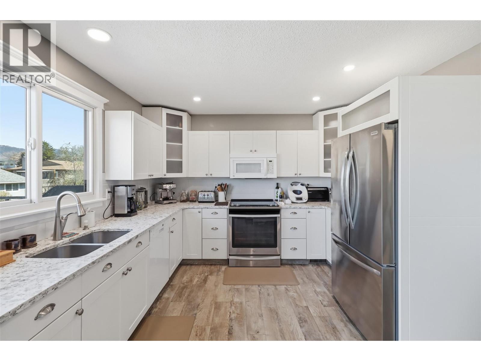 2266 OMINECA DRIVE - 17