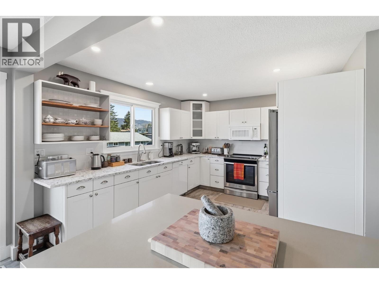 2266 OMINECA DRIVE - 19