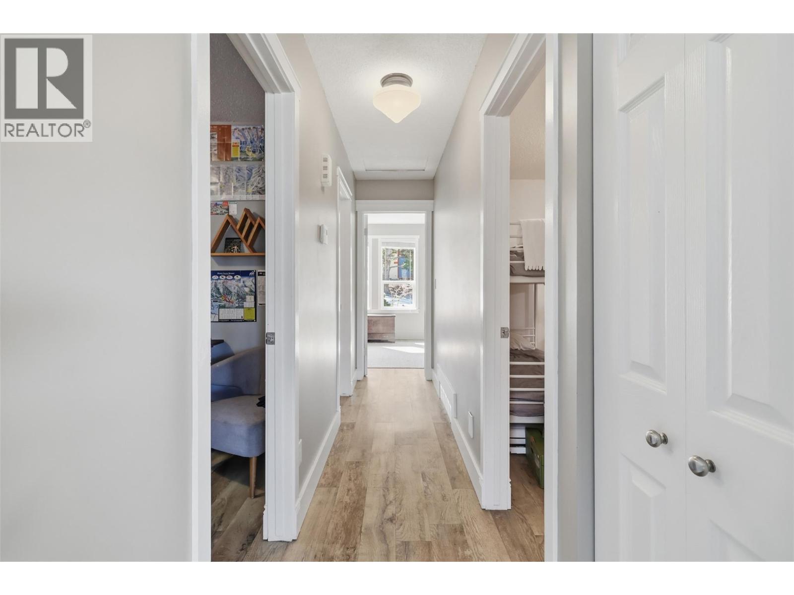 2266 Omineca Drive - 30