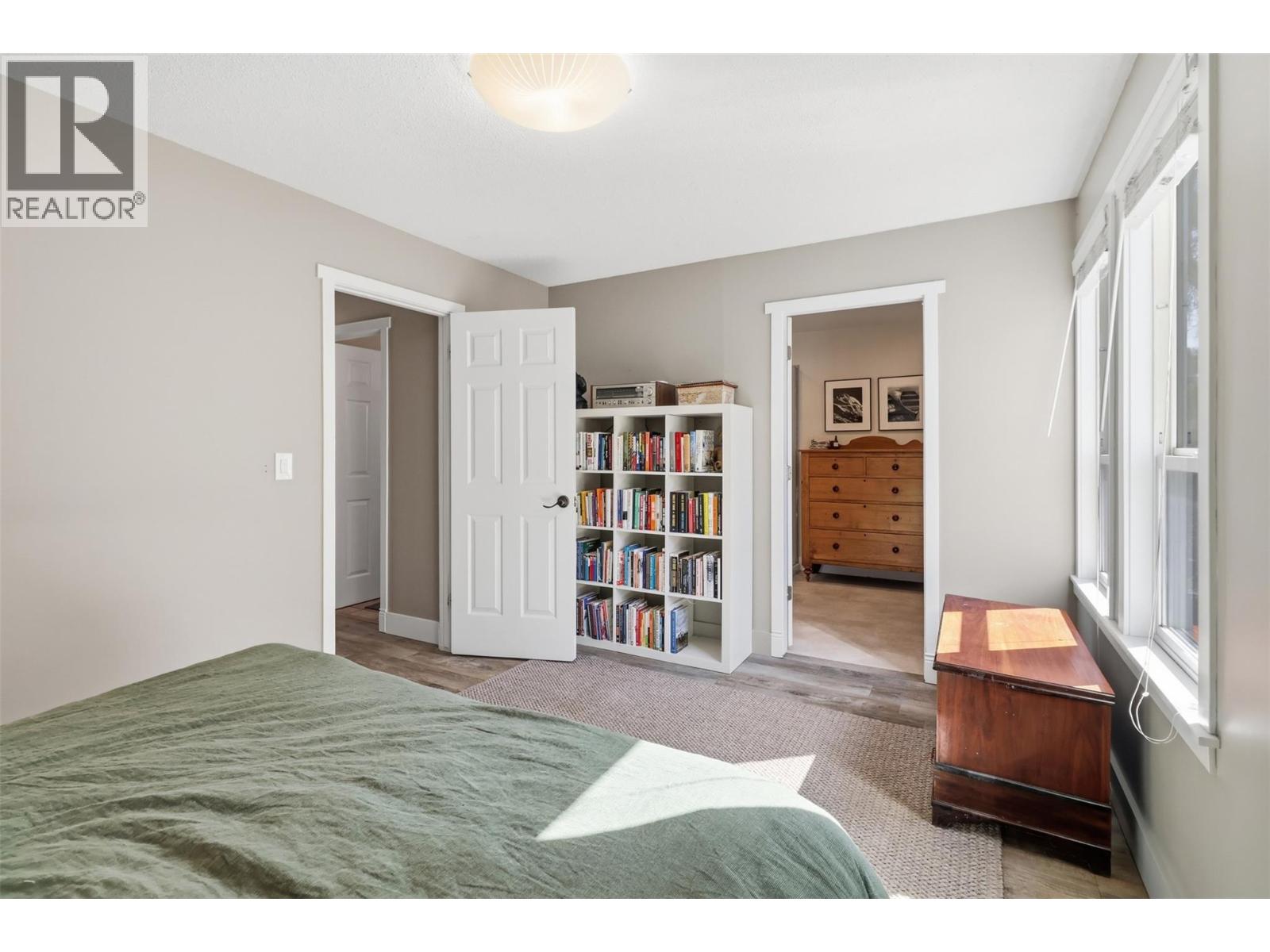 2266 Omineca Drive - 32