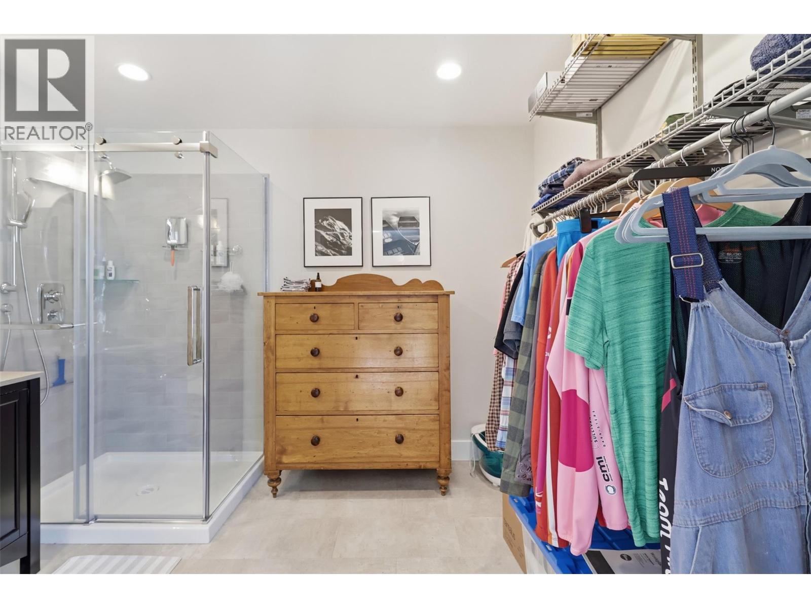 2266 Omineca Drive - 33