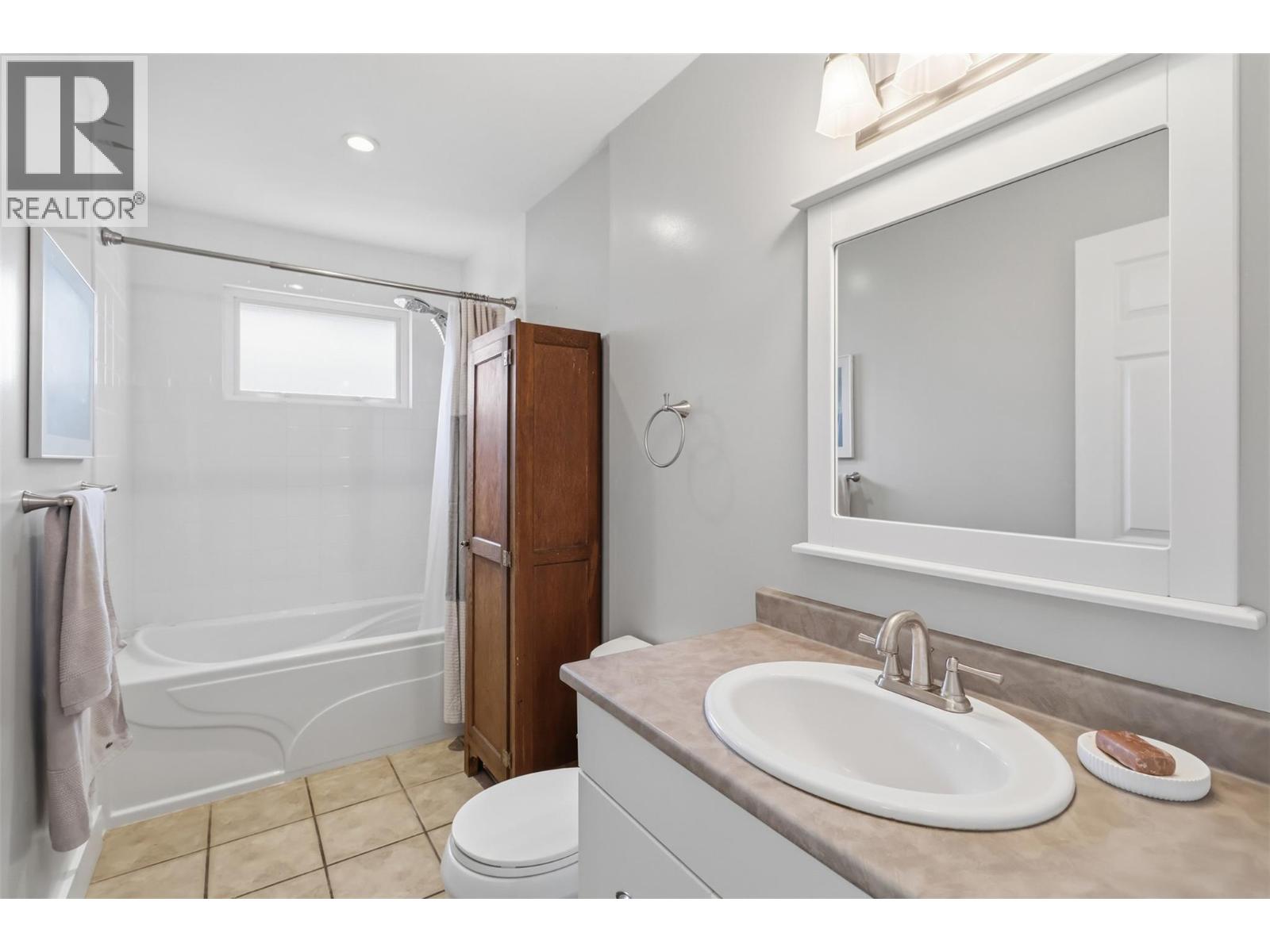 2266 Omineca Drive - 36