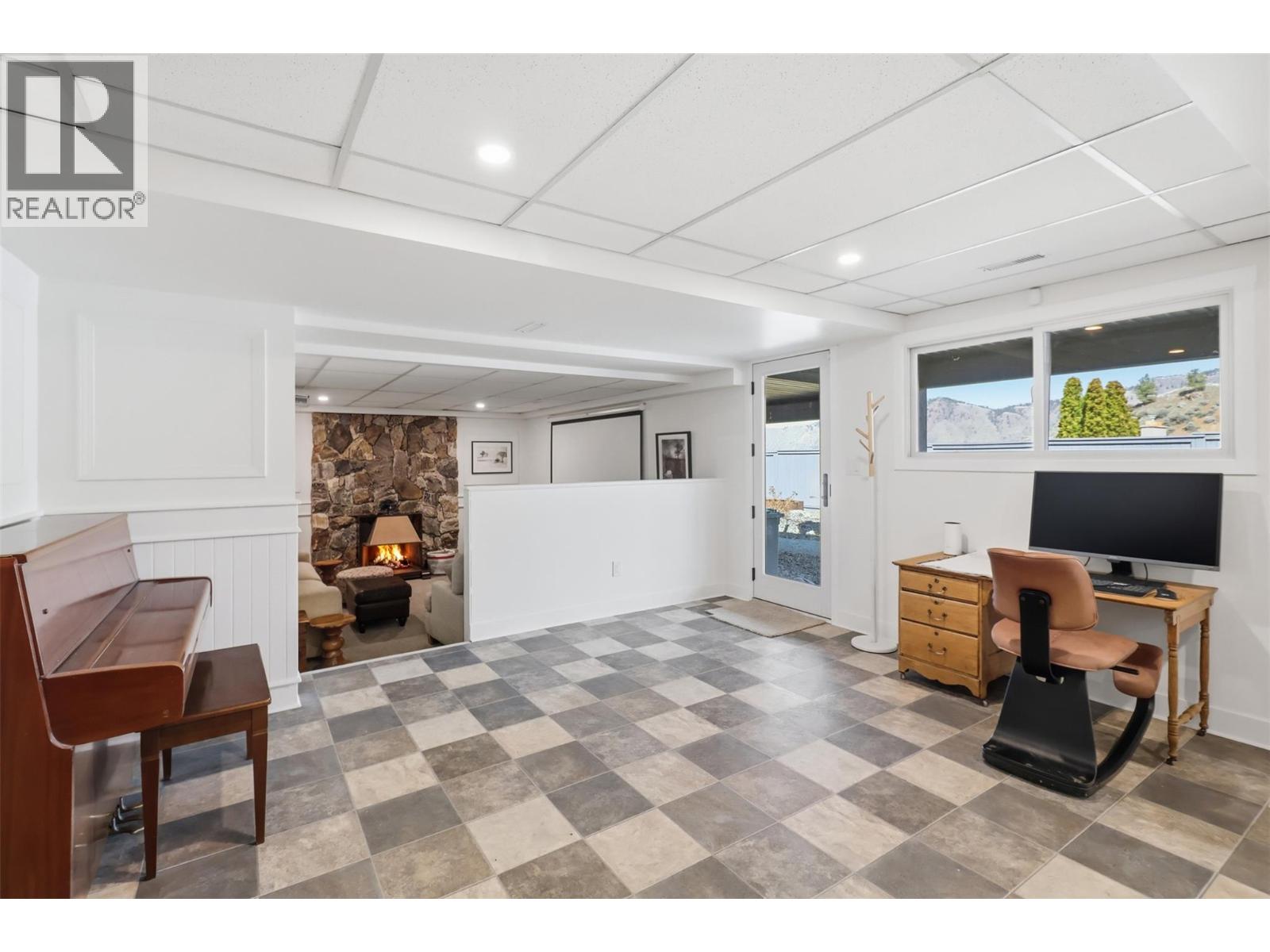 2266 Omineca Drive - 39