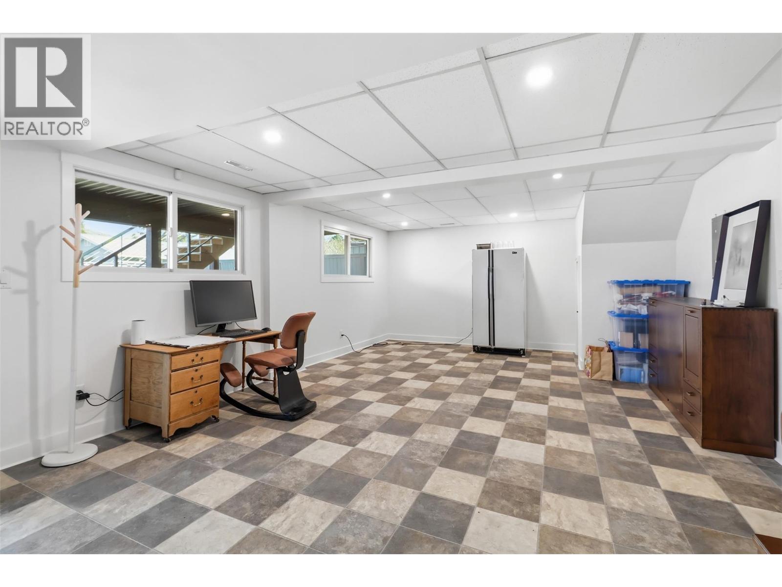 2266 Omineca Drive - 42