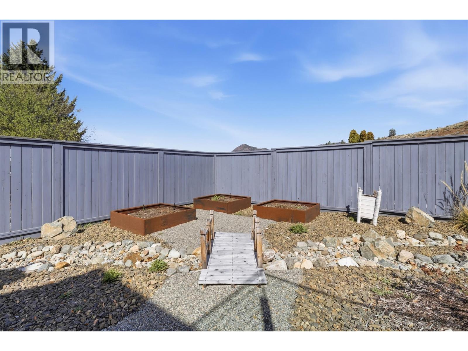 2266 Omineca Drive - 44