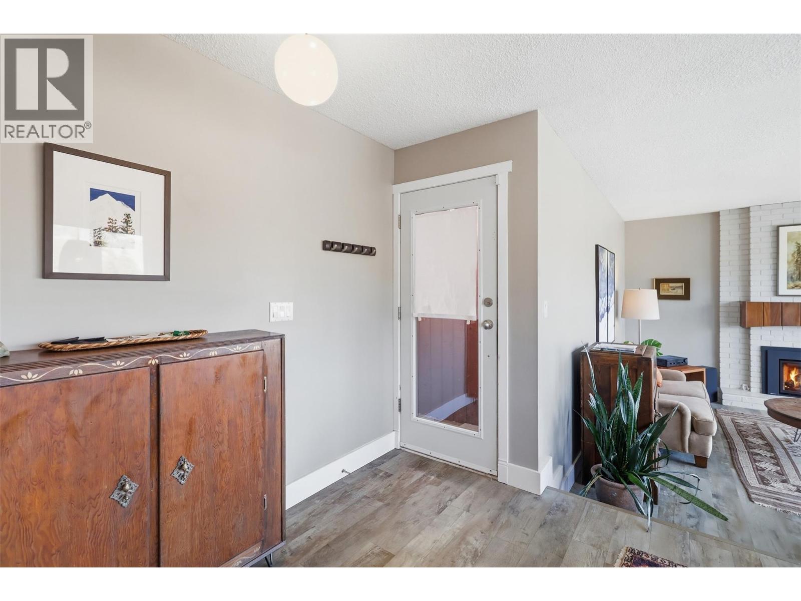2266 Omineca Drive - 5