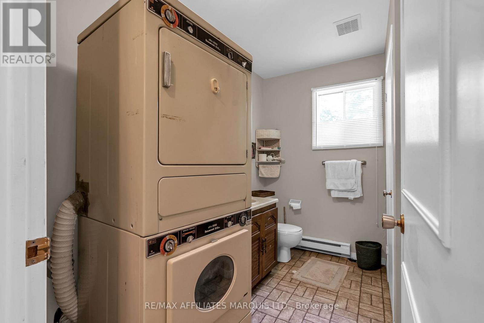 Guest House - Laundry/Bathroom