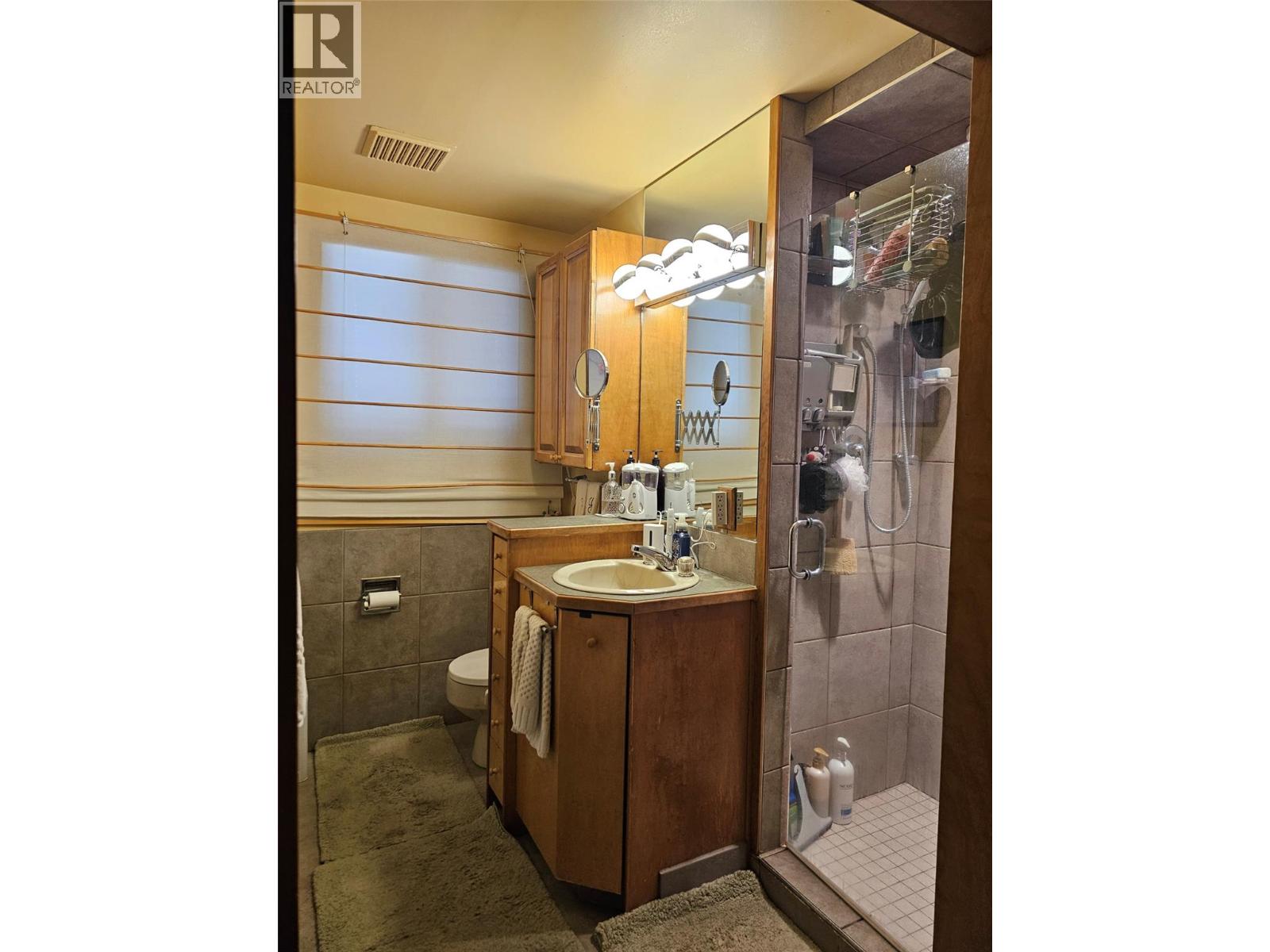  599 Clifton Road South, Kelowna