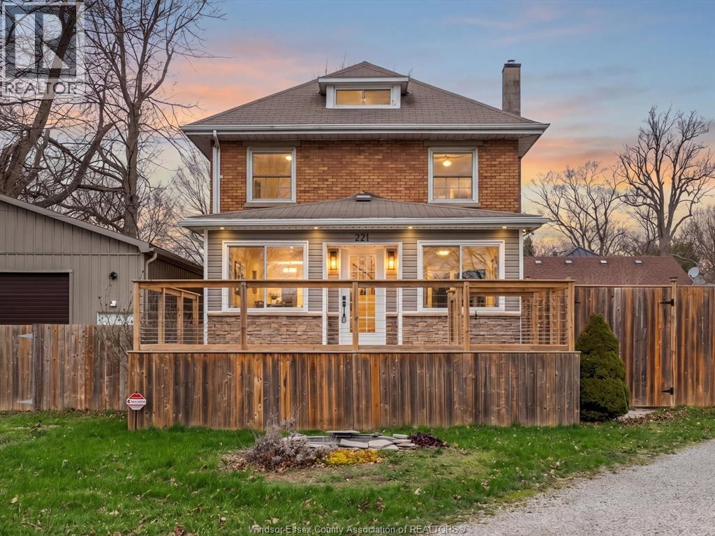 221 John STREET East