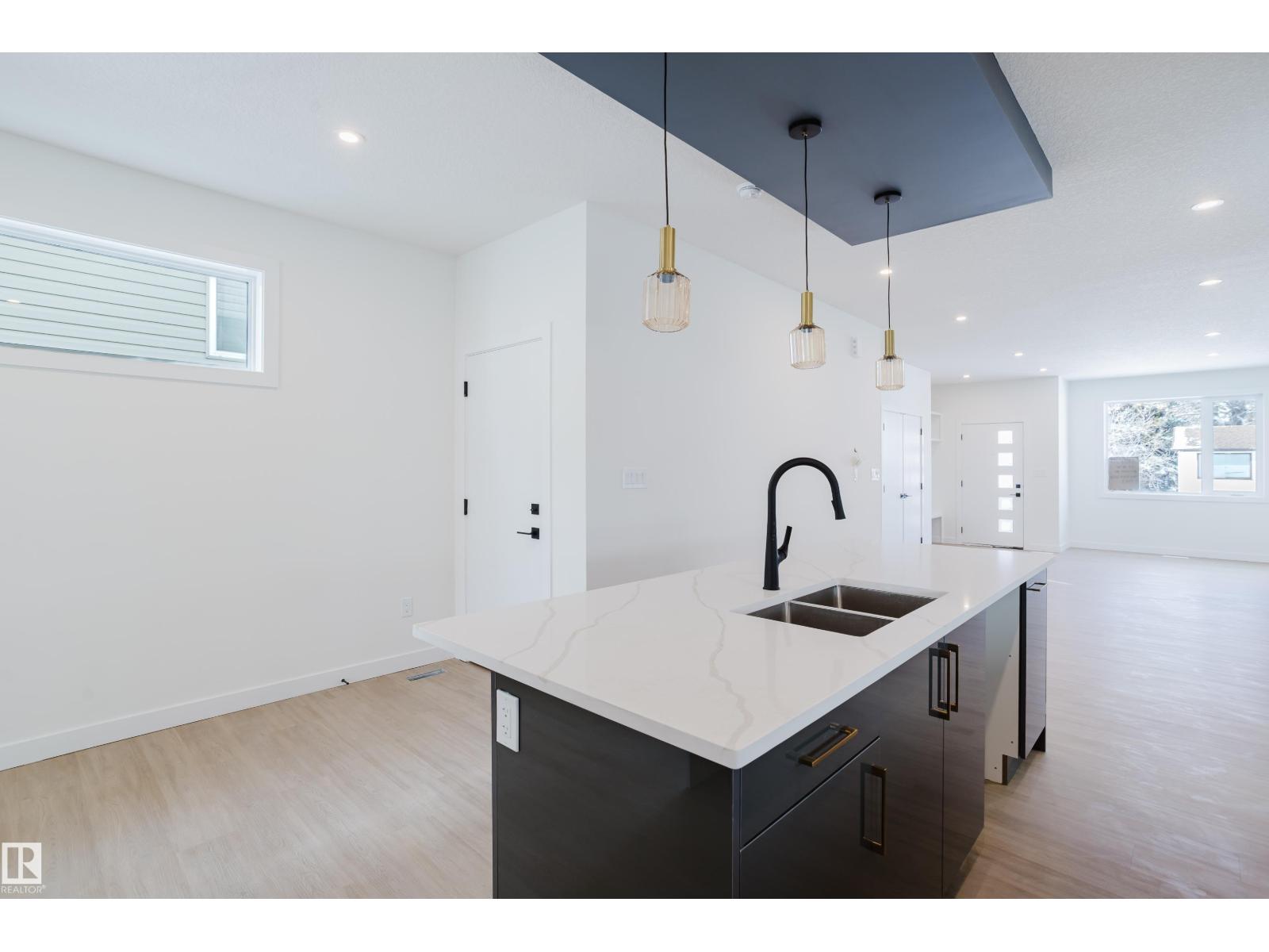 9707 157 ST NW NW - 22